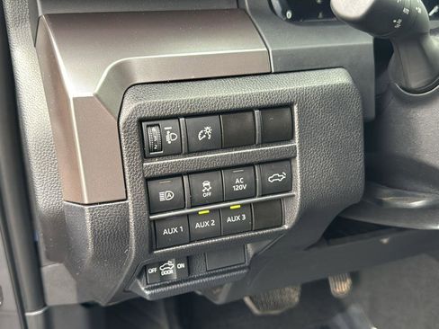 Certified 2025 Toyota Tacoma TRD Off-Road image 7