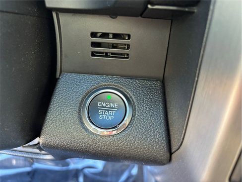 Used 2017 Ford F150 Platinum w/ Equipment Group 701A Luxury image 29