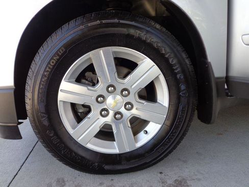Used 2011 Chevrolet Traverse LT AWD/4WD image 8