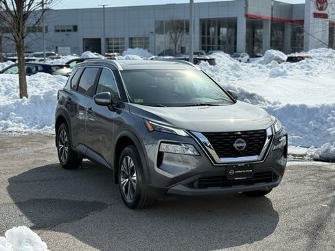 Used 2023 Nissan Rogue SV w/ SV Premium B Package image 3
