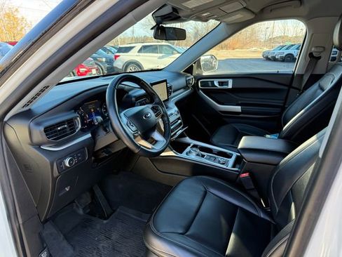 Certified 2022 Ford Explorer XLT w/ Equipment Group 202A AWD/4WD image 3