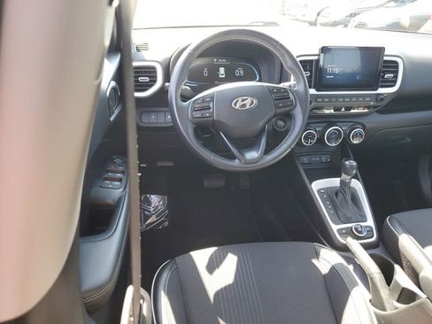 Certified 2023 Hyundai Venue Limited FWD image 10