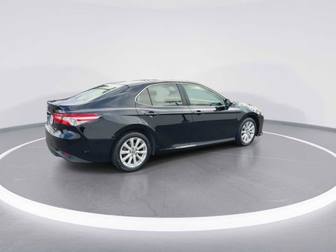 Certified 2018 Toyota Camry LE image 8
