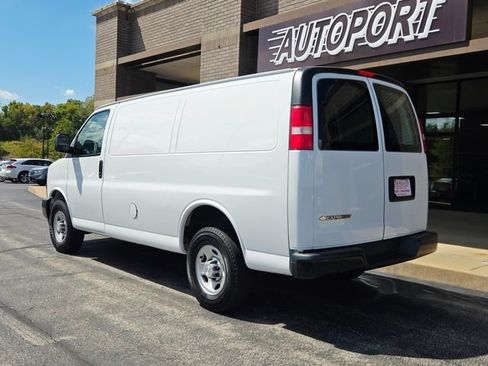 Used 2019 Chevrolet Express 2500 RWD image 5