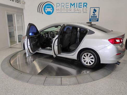 Used 2017 Chevrolet Cruze LS image 5