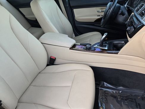 Used 2018 BMW 320i xDrive Sedan image 15