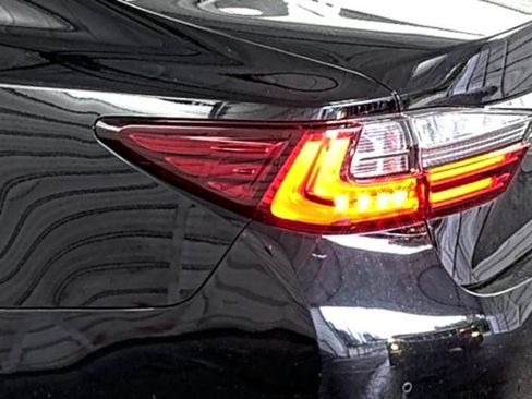Used 2018 Lexus ES 350 w/ Premier Package FWD image 10