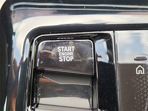 Used 2024 BMW 530i w/ Premium Package image 17