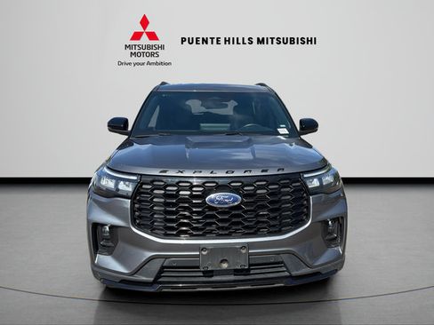 Used 2025 Ford Explorer ST-Line AWD/4WD image 2