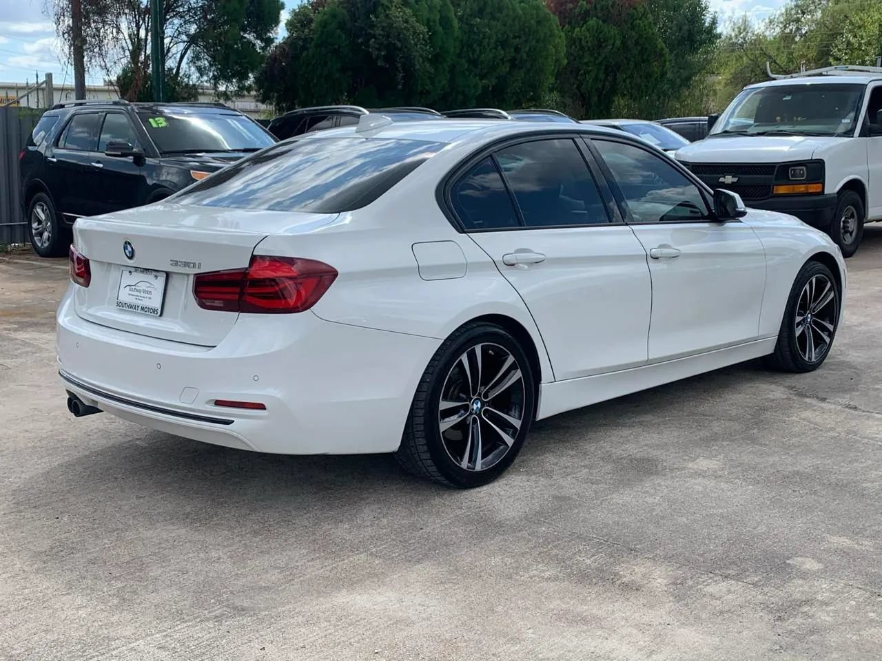 Used 2018 BMW 330i Sedan w/ Shadow Sport Edition RWD image 7