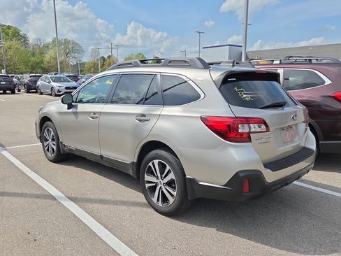 Used 2018 Subaru Outback 2.5i Limited image 6