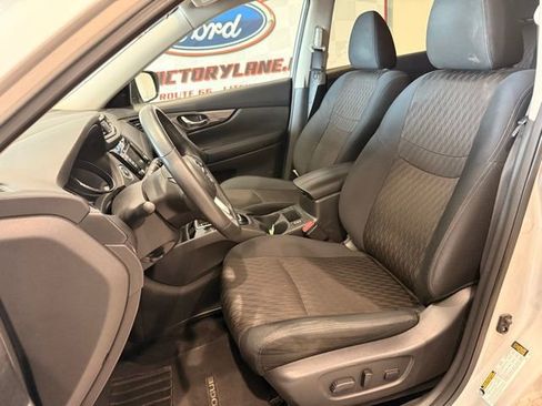 Used 2018 Nissan Rogue SV AWD/4WD image 14