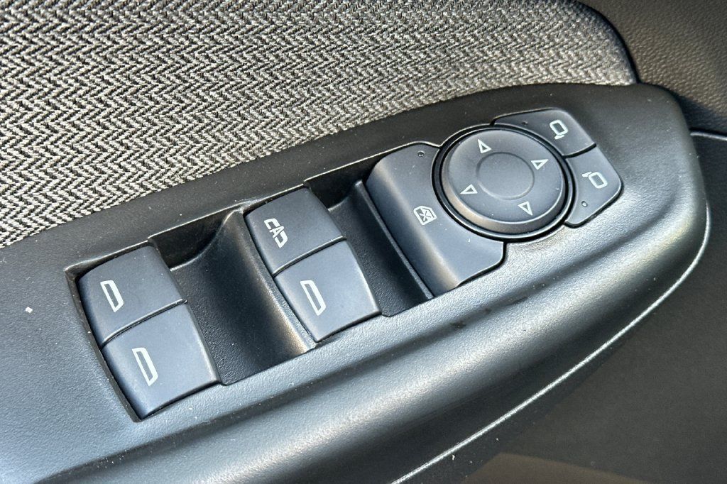 Used 2023 Chevrolet TrailBlazer LS FWD image 12