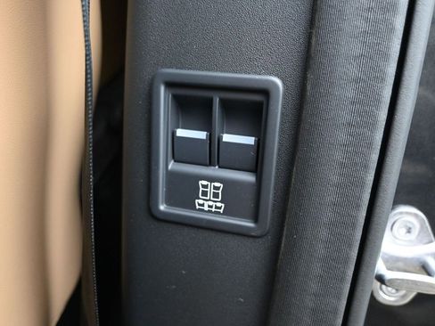 New 2026 Land Rover Discovery Limited Edition AWD/4WD image 19