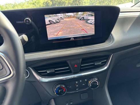 Used 2025 Buick Encore GX Preferred FWD image 17
