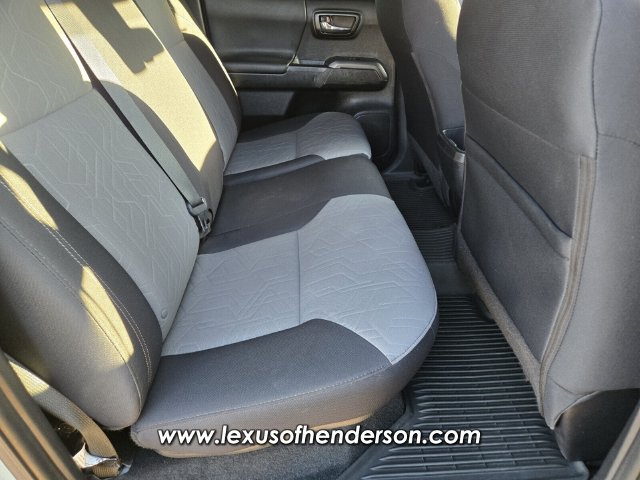 Used 2022 Toyota Tacoma TRD Off-Road AWD/4WD image 15