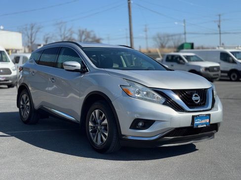 Used 2017 Nissan Murano SV w/ Premium Package image 3