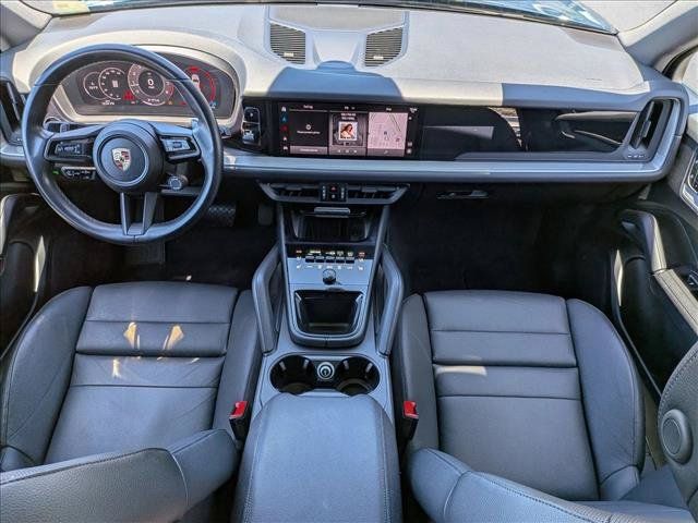 Used 2024 Porsche Cayenne AWD/4WD image 19