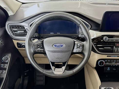 Used 2022 Ford Escape SEL w/ Technology Package AWD/4WD image 4
