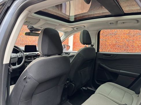 Certified 2022 Ford Escape SE w/ Cold Weather Package image 24