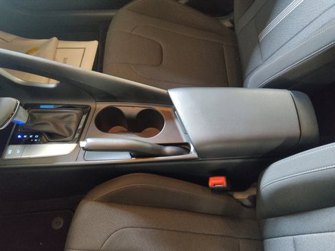 Used 2025 Hyundai Elantra SE FWD image 26