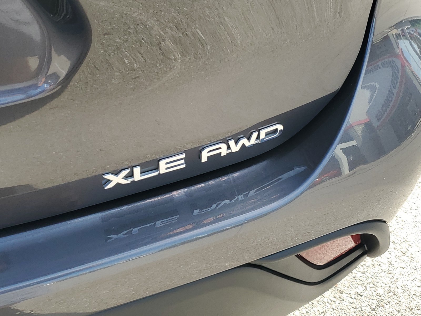 Used 2022 Toyota Highlander XLE AWD/4WD image 8