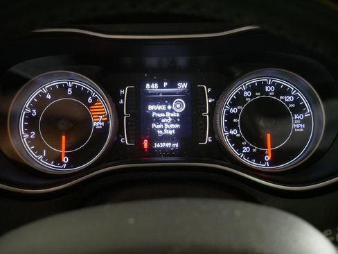 Used 2019 Jeep Cherokee Latitude Plus image 21