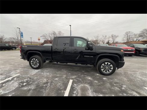 Used 2024 Chevrolet Silverado 2500 Custom w/ Custom Value Package image 9