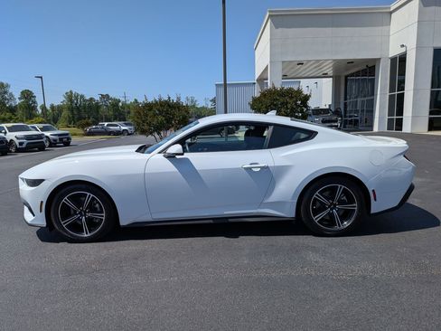 Used 2025 Ford Mustang Premium RWD image 8