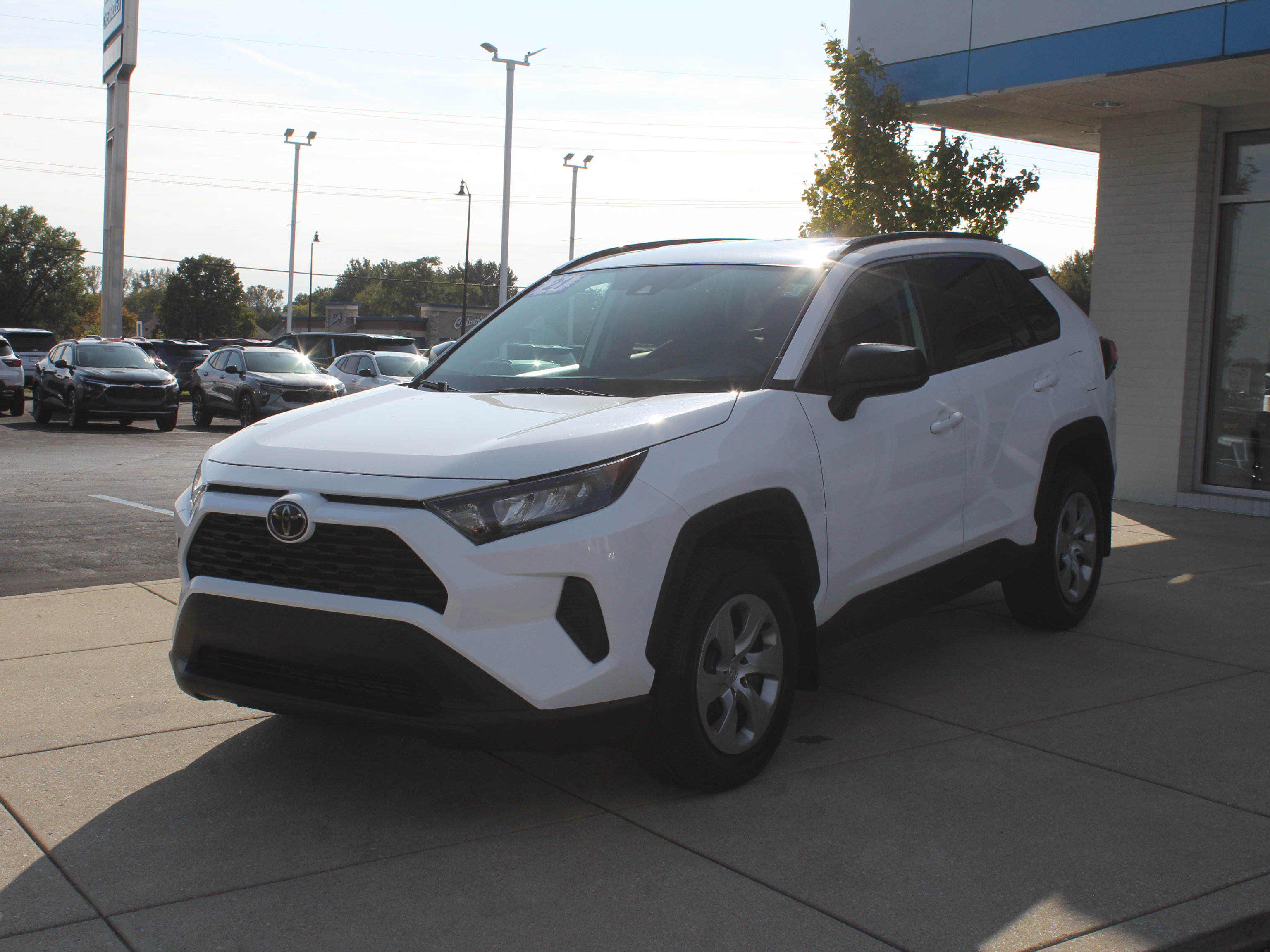 Used 2021 Toyota RAV4 LE AWD/4WD image 15