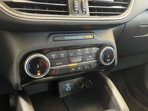 Used 2022 Ford Escape SEL image 11