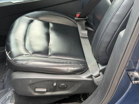 Used 2019 Ford Explorer XLT w/ Equipment Group 202A FWD image 22