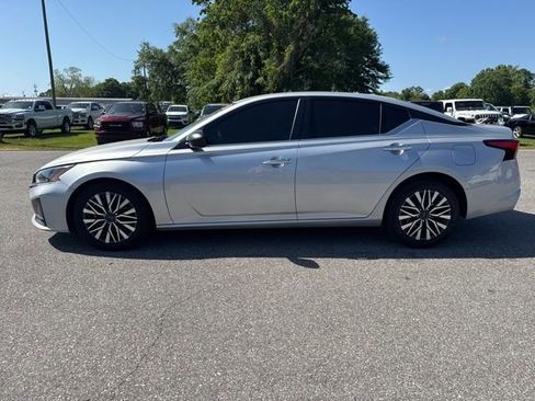Used 2024 Nissan Altima 2.5 SV FWD image 8