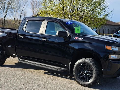 Used 2019 Chevrolet Silverado 1500 Custom Trail Boss w/ Custom Convenience Package AWD/4WD image 2