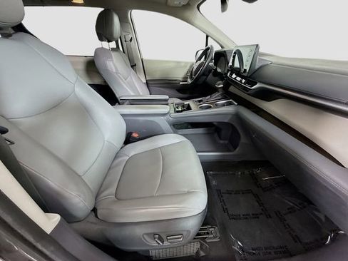 Used 2024 Toyota Sienna XLE image 29