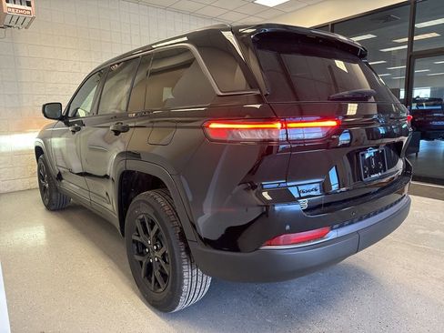 New 2026 Jeep Grand Cherokee Altitude AWD/4WD image 15