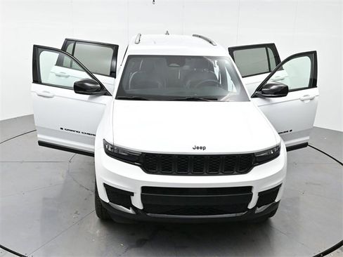 Used 2023 Jeep Grand Cherokee L Laredo image 43