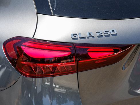 New 2026 Mercedes-Benz GLA 250 image 8