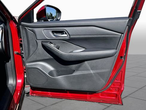 Used 2025 Nissan Rogue SV w/ SV Premium Package FWD image 21