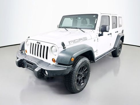 Used 2013 Jeep Wrangler Unlimited Sahara image 3