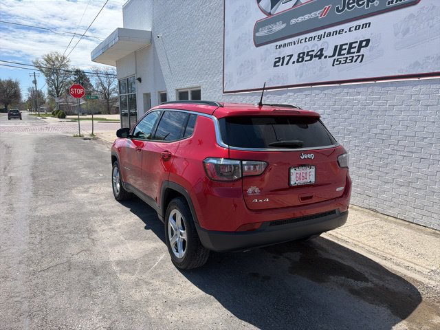 Used 2024 Jeep Compass Latitude AWD/4WD image 7