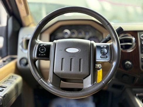 Used 2012 Ford F250 Lariat w/ Lariat Interior Pkg image 19