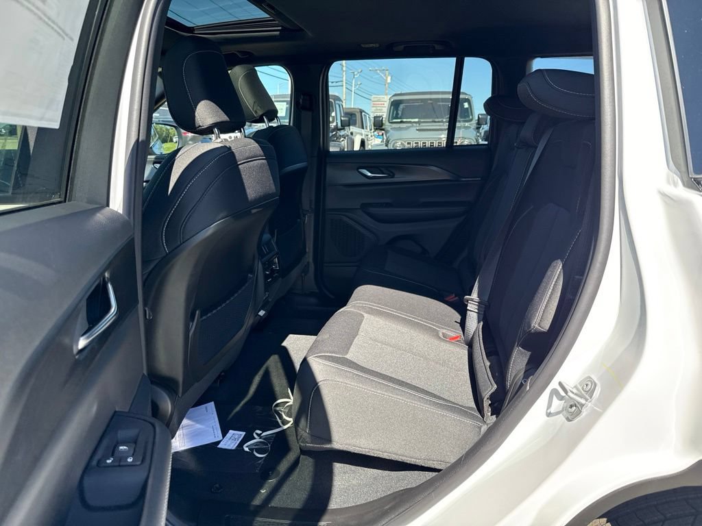 New 2027 Jeep Grand Cherokee Laredo X AWD/4WD image 21