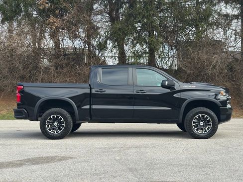 Used 2022 Chevrolet Silverado 1500 ZR2 w/ Technology Package AWD/4WD image 3