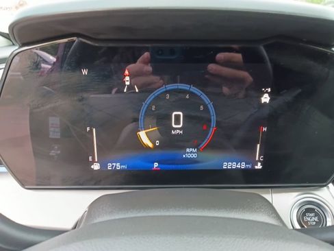 Used 2025 Chevrolet Trax LT w/ LT Convenience Package image 2