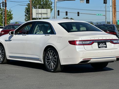 Used 2017 Lincoln Continental Select w/ Technology Package FWD image 7