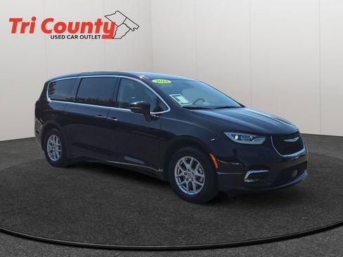 Used 2024 Chrysler Pacifica Touring-L FWD image 1