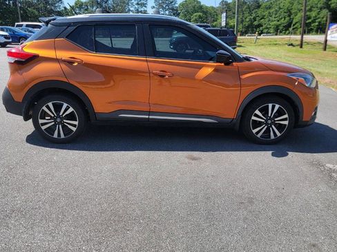 Used 2019 Nissan Kicks SR w/ SR Premium Package FWD image 4
