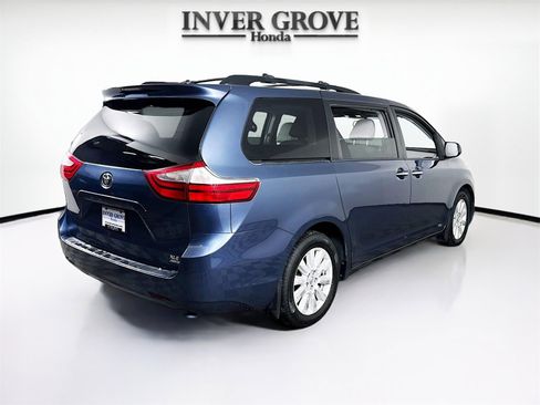 Used 2017 Toyota Sienna XLE image 5