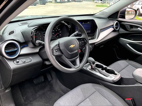 Used 2024 Chevrolet Trax LS w/ Driver Confidence Package image 18